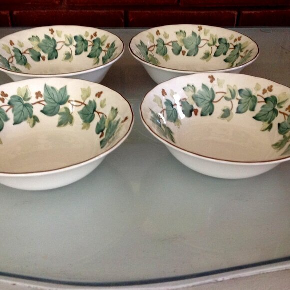 Set of 4 Nikko discontinued Casual Living Green Ivy ,Brown Berries Cereal Bowls - Picture 1 of 4